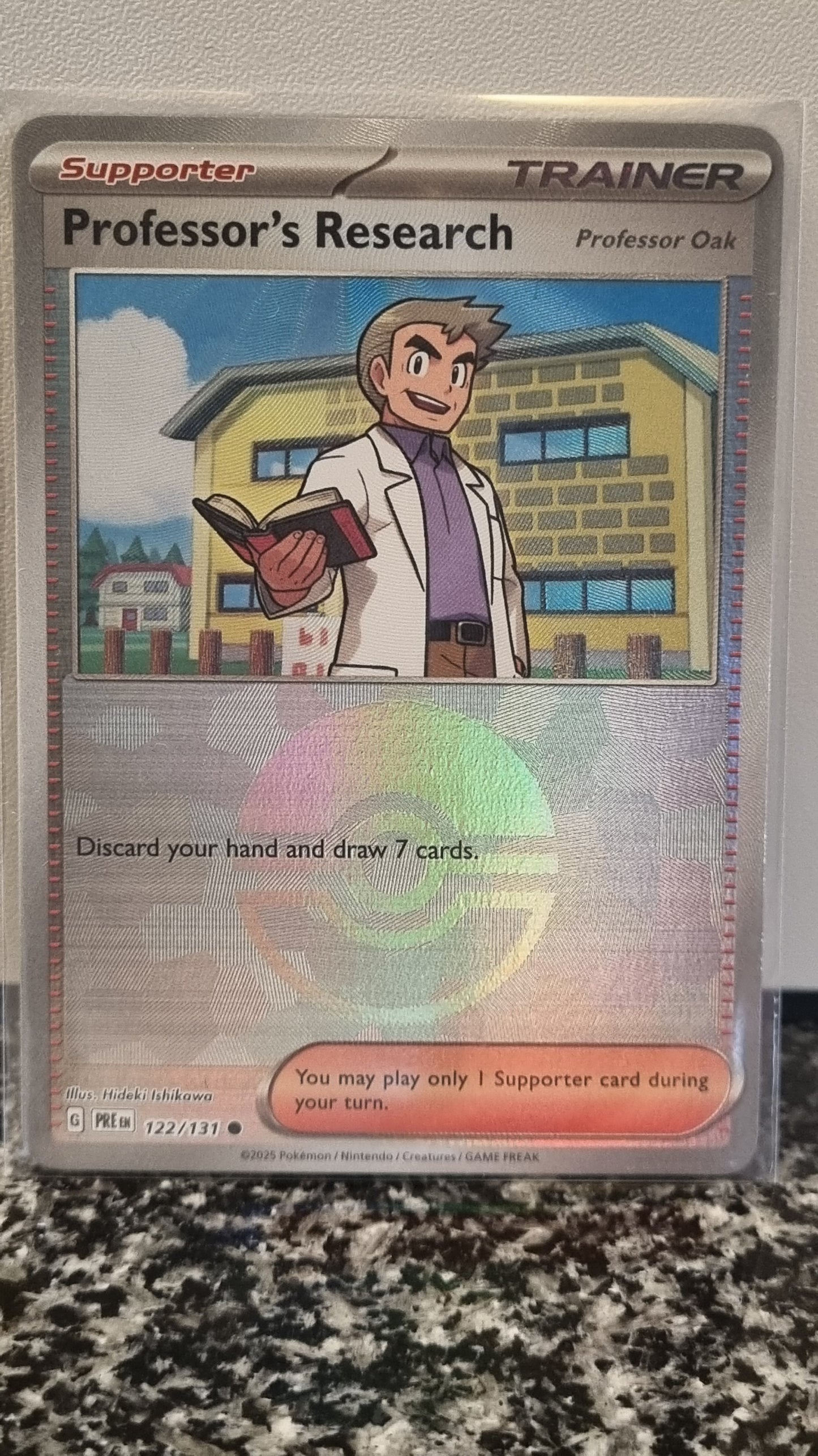 Professor’s Research Professor Oak (Pokeball) (Prismatic Evolutions #122) 🇺🇸 (Alt)