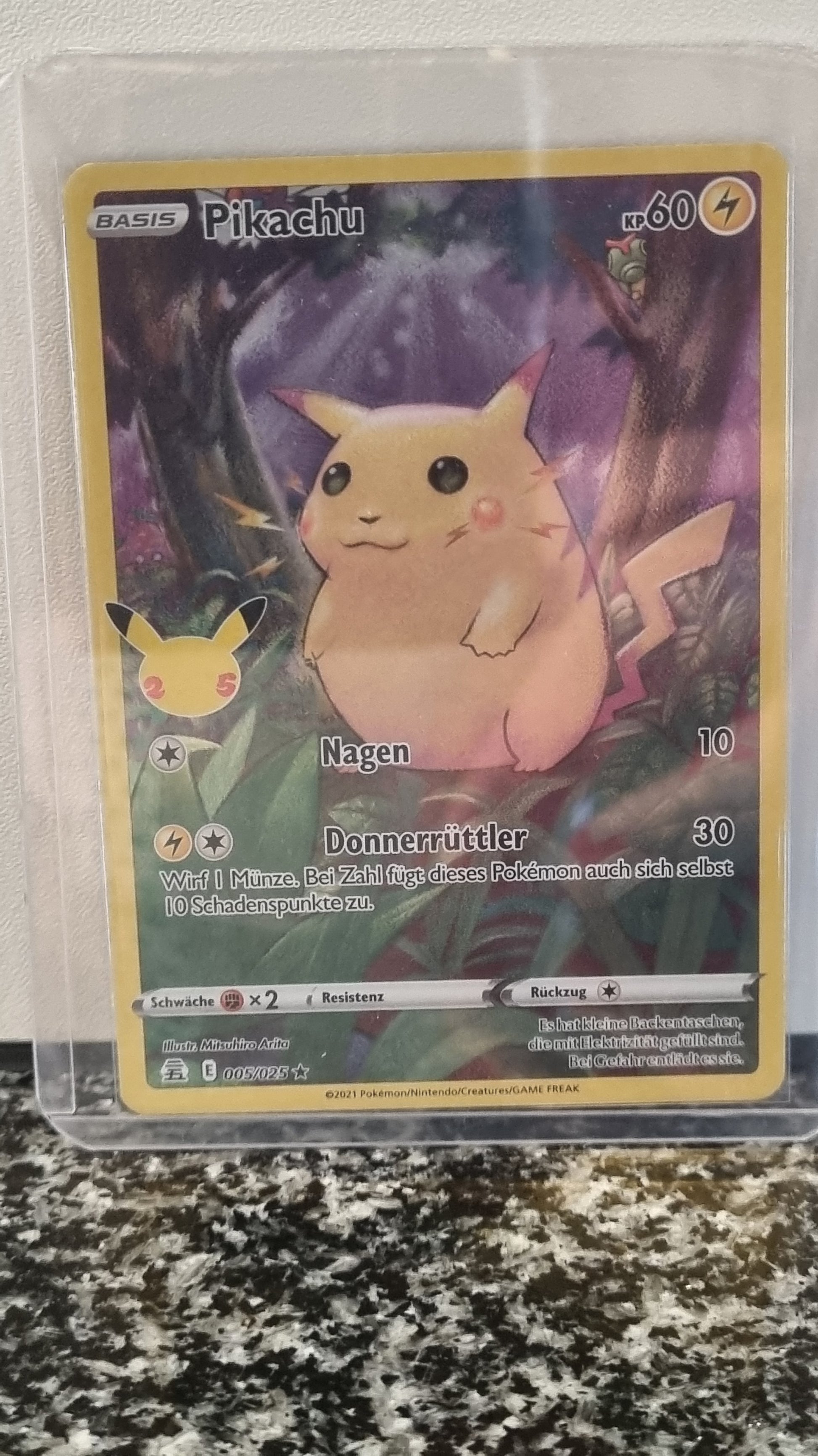 Pikachu (Celebrations #5) 🇨🇭🇩🇪 (Alt)