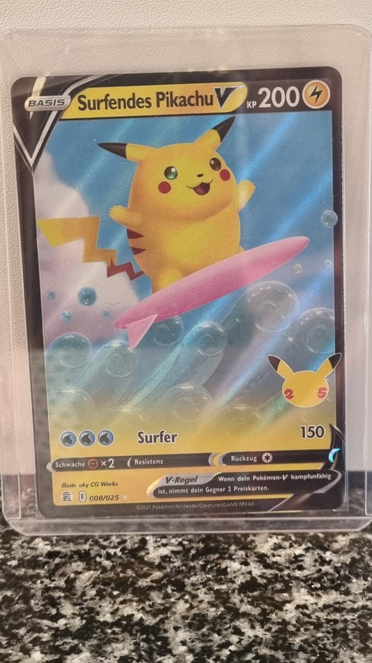 Surfendes Pikachu V (Celebrations #8) 🇨🇭🇩🇪 (Alt)