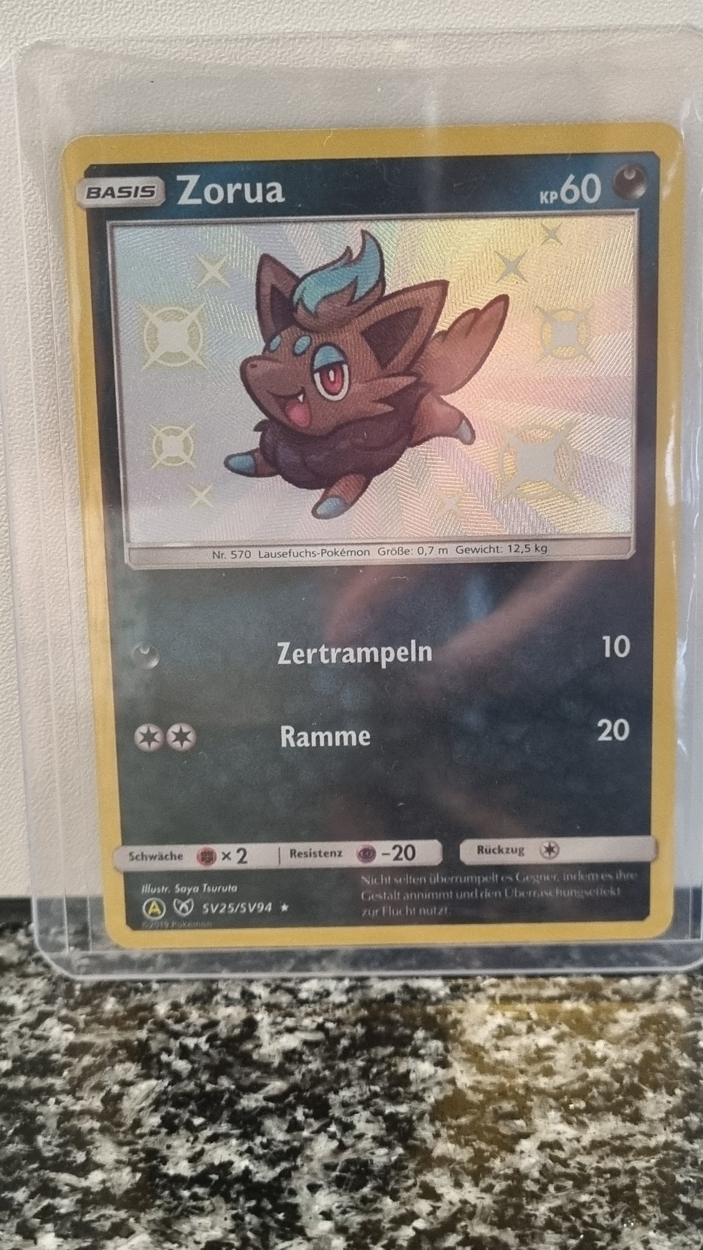 Zorua (Hidden Fates Shiny Vault #25) 🇨🇭🇩🇪 (Alt)