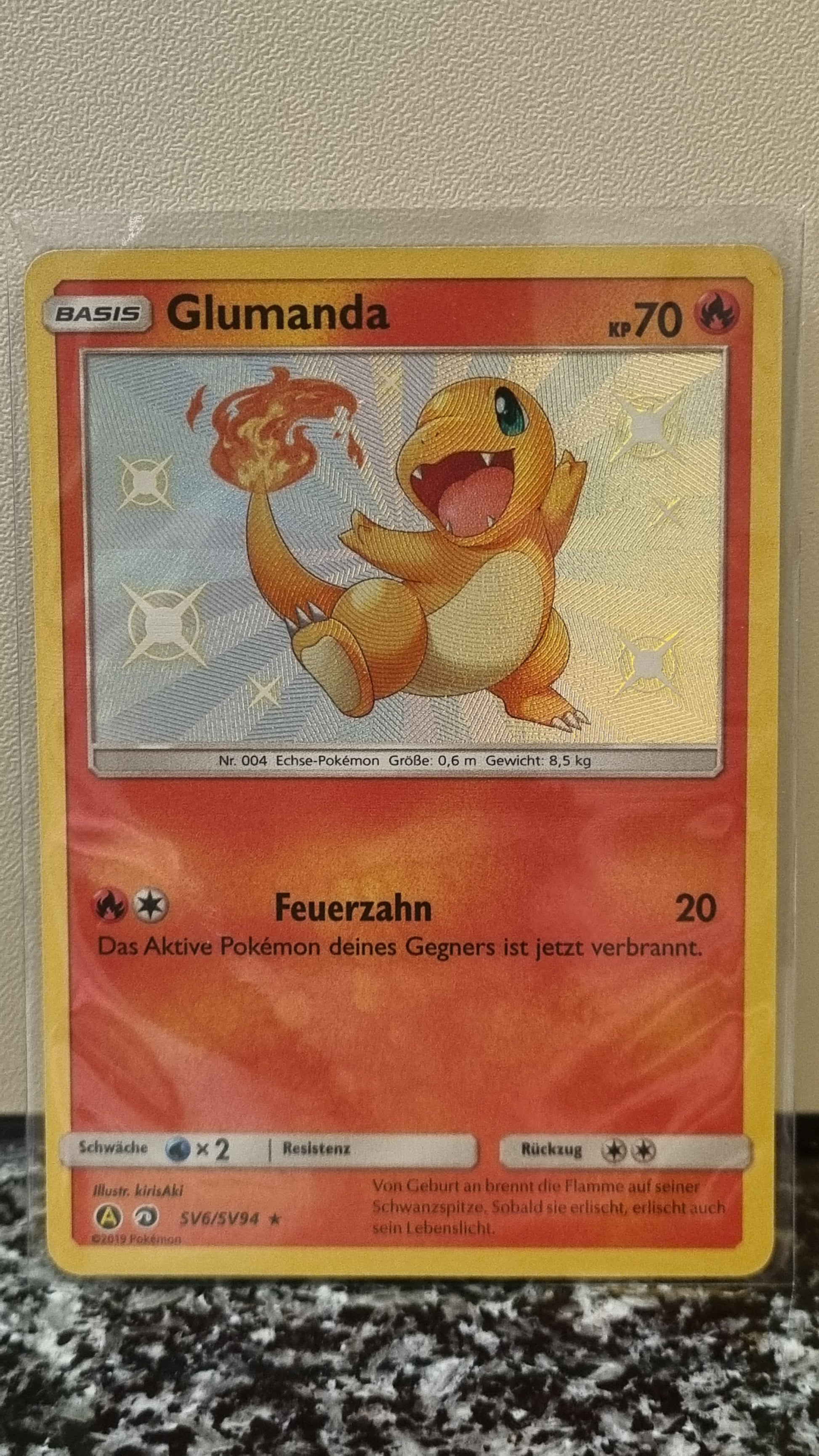 Glumanda (Hidden Fates Shiny Vault #6) 🇨🇭🇩🇪 (Alt)