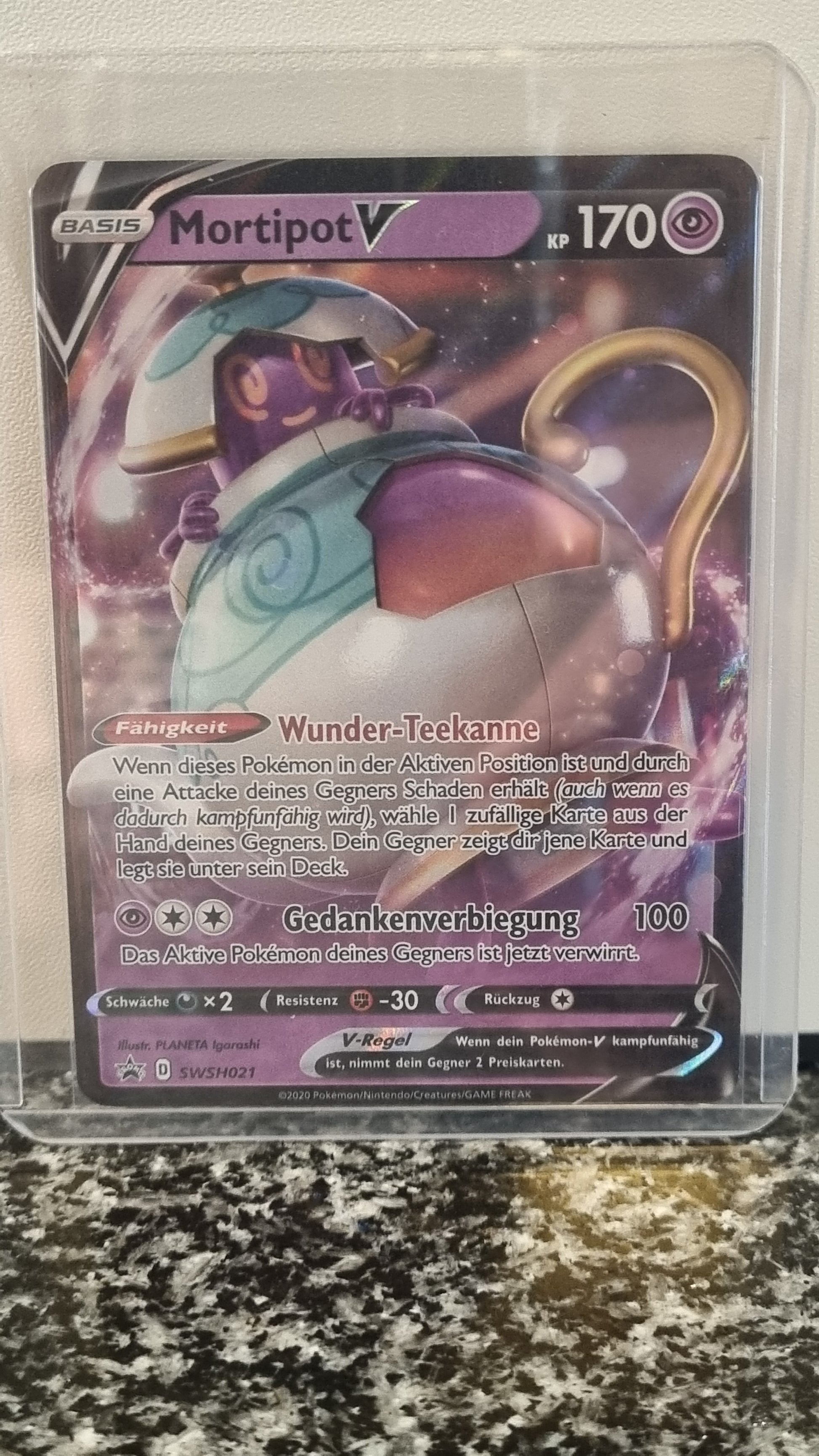 Mortipot V (SWSH Black Star Promos #021) 🇨🇭🇩🇪 (Alt)