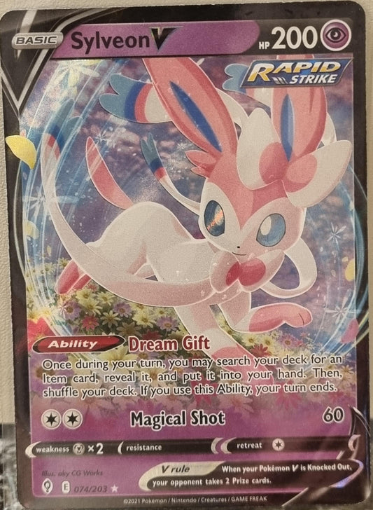 Sylveon V - Evolving Skies (Ultra Rare) [EVS-074]
